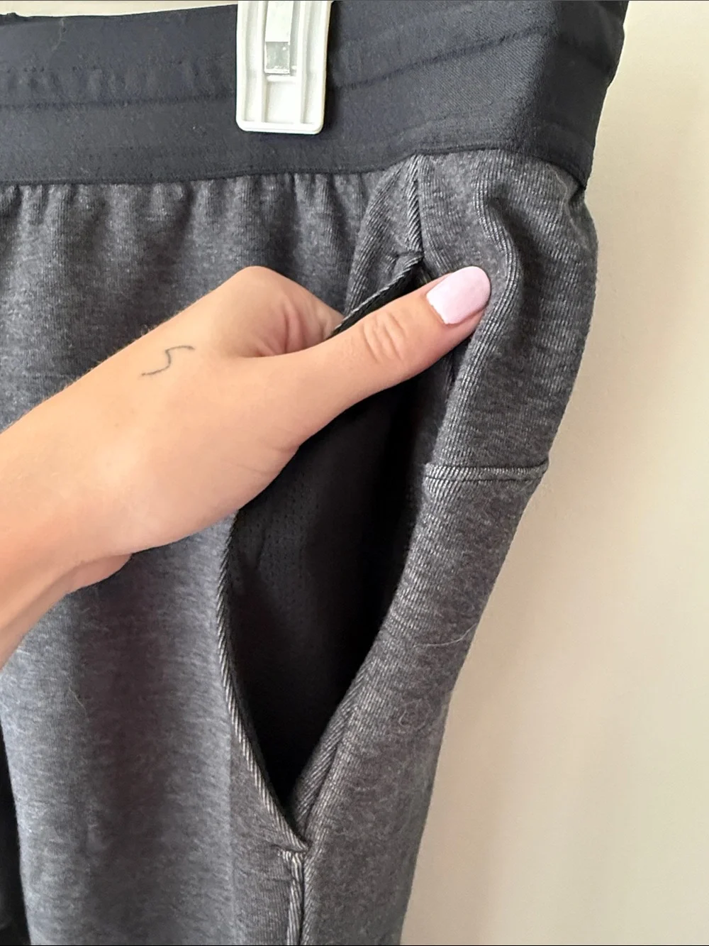 Nike Men's Dark Gray Athletic Jogger Pants